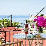 Saulas Aparthotel Lourdata (Kefalonia)